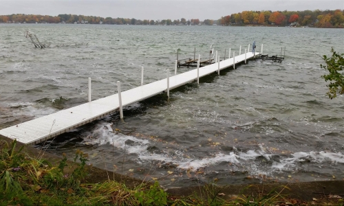 Can Aluminum Docks Stay in the Water through Winter?